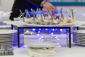 <strong>un banqueting<span>impeccabile</span></strong><i>→</i>