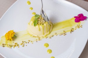 <strong>Intramontabile<span>semifreddo al torroncino</span></strong><i>→</i>