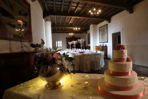 <strong>castello roccagiovine<span>cerimonieri dell'accoglienza</span></strong><i>→</i>