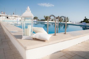 <strong>attenti<span>ad ogni richiesta</span></strong><i>→</i>