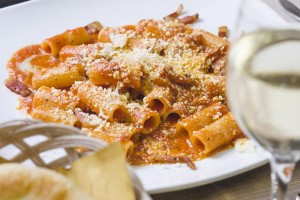 <strong>Amatriciana<span>l'autentica inimitabile</span></strong><i>→</i>