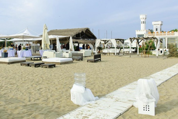 <strong>castello miramare maccarese<span>il mare... a bordo piscina</span></strong><i>→</i>