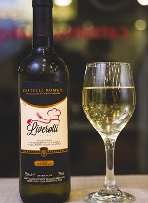 <strong>Cantine<span>etichette selezionate</span></strong><i>→</i>