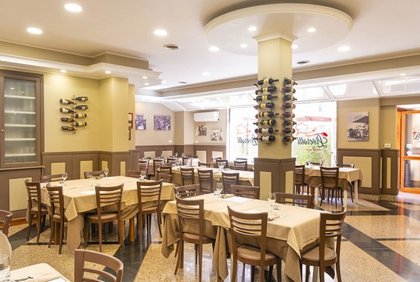 <strong>Il Ristorante<span>lasciatevi conquistare</span></strong><i>→</i>